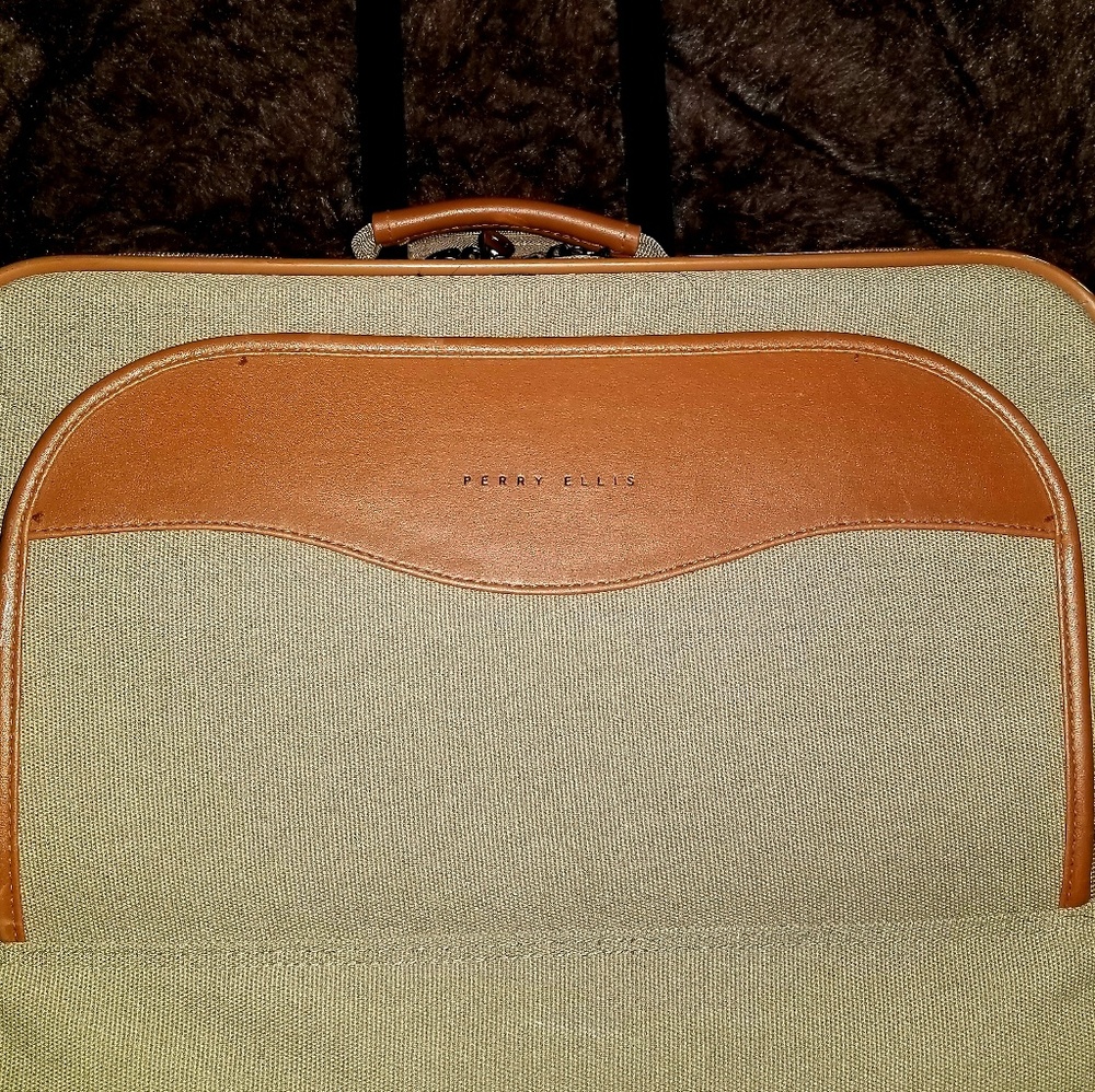 Perry Ellis Rolling Laptop Bag